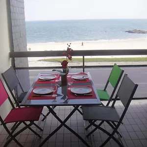 Front De Appartement